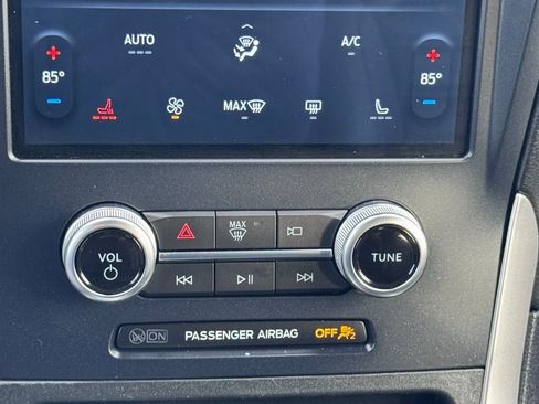 Used 2023 Ford Edge SEL image 11