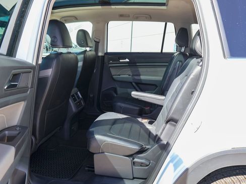 Used 2022 Volkswagen Atlas SEL Premium image 17