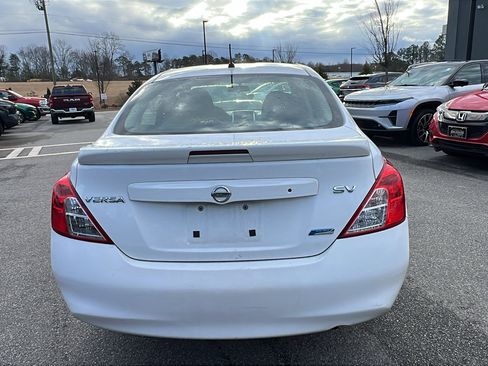 Used 2014 Nissan Versa SV image 9