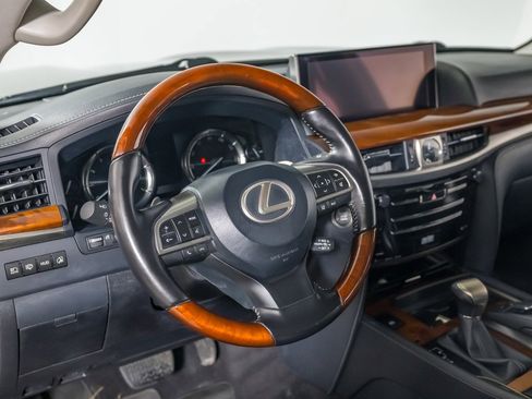 Used 2020 Lexus LX 570 4WD w/ Luxury Package image 16