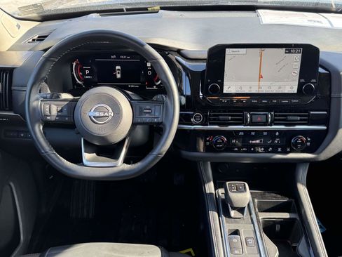 Used 2023 Nissan Pathfinder Platinum image 11