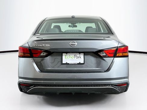 Used 2025 Nissan Altima 2.5 SV FWD image 7