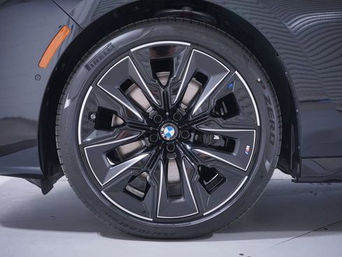 New 2026 BMW 760i xDrive w/ Premium Package image 2