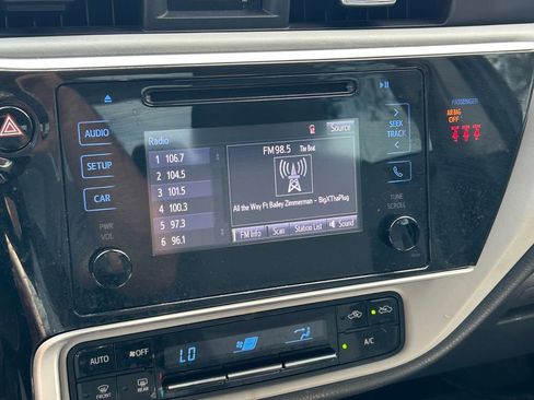 Used 2018 Toyota Corolla LE FWD image 26