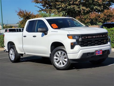 Used 2024 Chevrolet Silverado 1500 Custom image 2