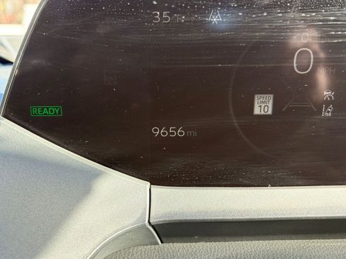 Used 2025 Toyota Prius LE image 38