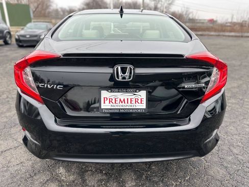 Used 2018 Honda Civic Touring image 4