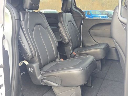 New 2025 Chrysler Voyager LX image 9