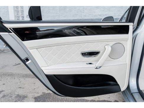 Used 2018 Bentley Flying Spur V8 image 31