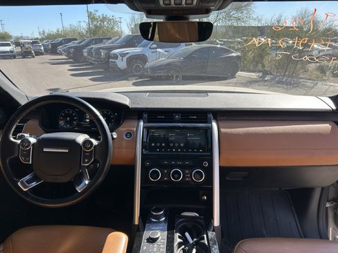 Used 2018 Land Rover Discovery HSE Luxury image 16