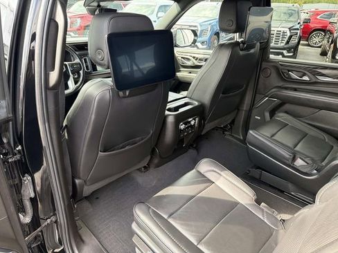 Used 2023 GMC Yukon XL Denali w/ Denali Reserve Package image 13