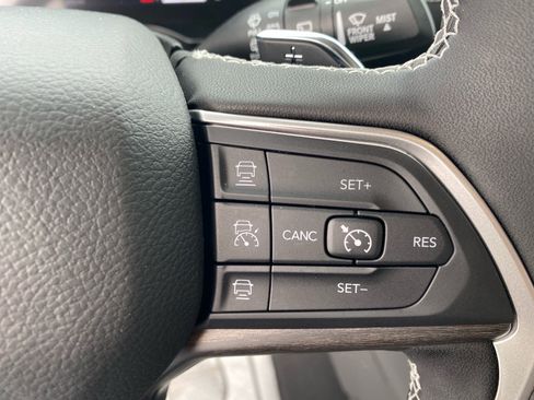 Used 2025 Jeep Grand Cherokee Limited w/ Trailer Tow Package image 18