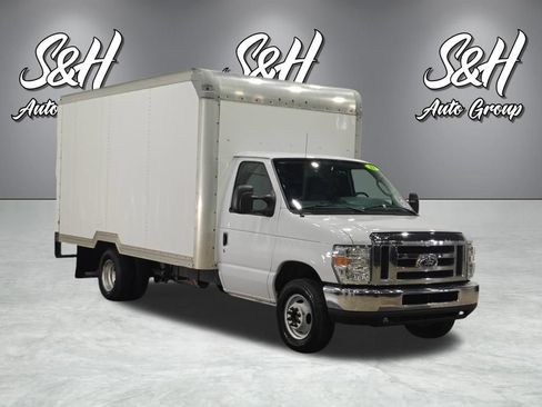 Used 2018 Ford E-350 and Econoline 350 Super Duty w/ Power Windows & Locks Group RWD image 2