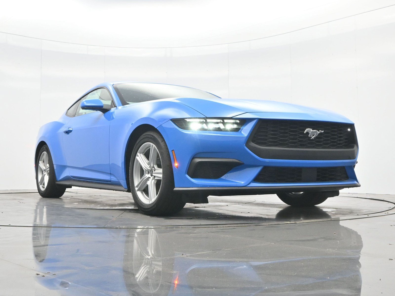 Used 2026 Ford Mustang Coupe RWD image 27