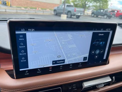 Used 2023 Lincoln Nautilus Reserve AWD/4WD image 19
