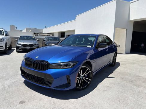 Used 2023 BMW 330e w/ M Sport Package RWD image 3
