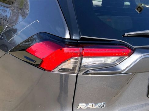 Used 2022 Toyota RAV4 XLE image 28