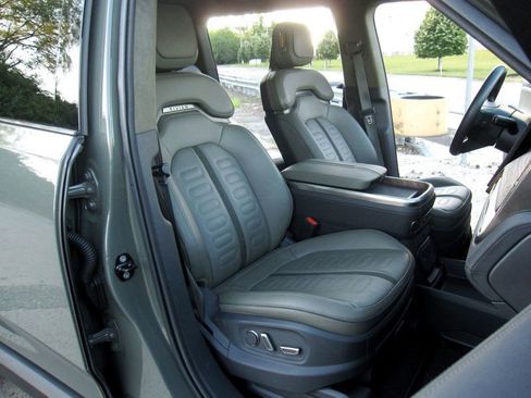 Used 2023 Rivian R1S Launch Edition AWD/4WD image 22