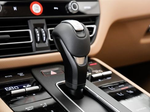 New 2025 Porsche Macan image 21