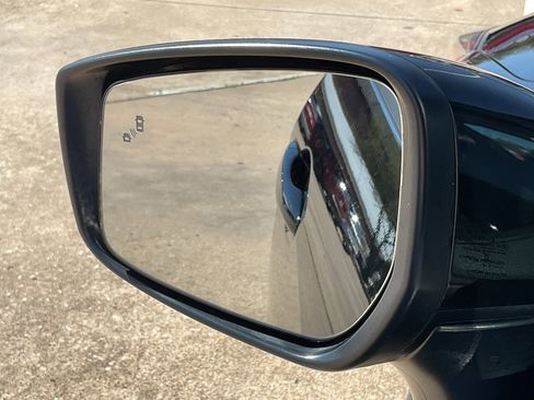 Used 2025 Nissan Versa SV image 11