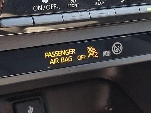 Used 2022 Toyota RAV4 LE AWD/4WD image 19