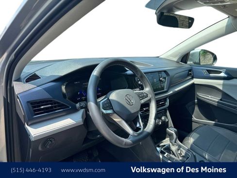 Certified 2024 Volkswagen Taos SE image 2