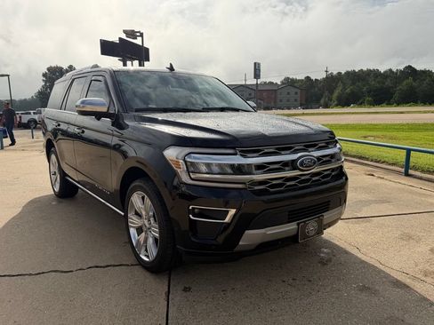 Used 2024 Ford Expedition Platinum RWD image 8