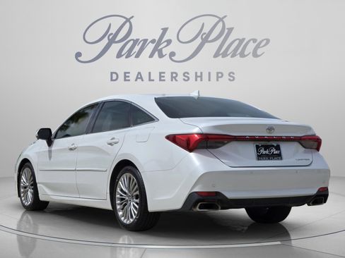 Used 2019 Toyota Avalon Limited w/ Advanced Safety Package FWD image 3