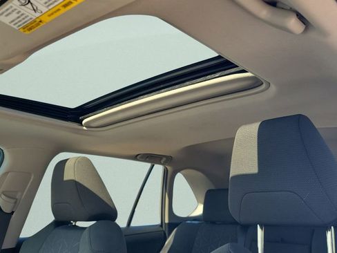 Certified 2022 Toyota RAV4 XLE w/ Convenience Package FWD image 17