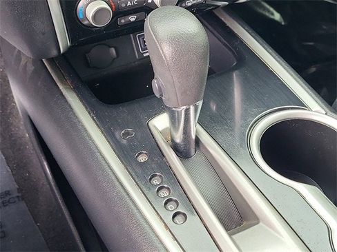 Used 2018 Nissan Pathfinder S image 18