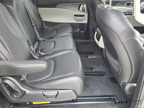 Certified 2023 Kia Carnival LX image 17