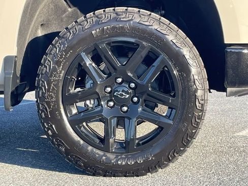 New 2026 Chevrolet Silverado 1500 Custom Trail Boss w/ LPO, Dark Essentials Package AWD/4WD image 18