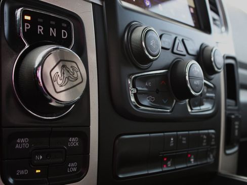 Used 2018 RAM 1500 Big Horn image 31