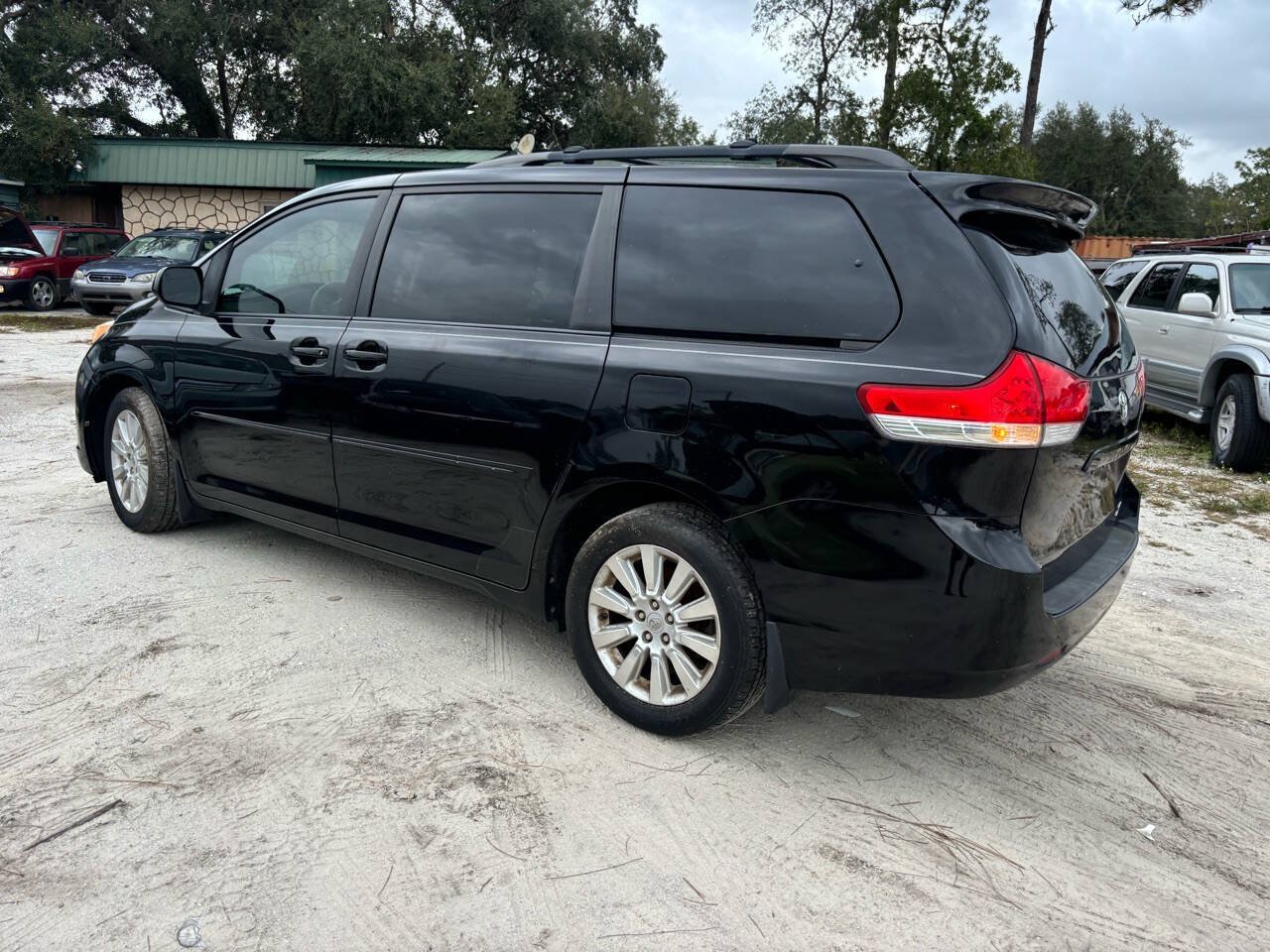 Used 2012 Toyota Sienna LE w/ Towing Pkg AWD/4WD image 8
