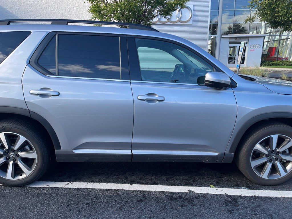 Used 2025 Honda Pilot Elite image 2