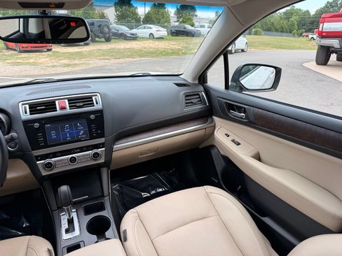 Used 2017 Subaru Outback 2.5i Limited AWD/4WD image 28