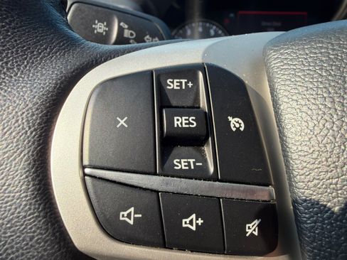 Used 2023 Ford Explorer XLT AWD/4WD image 22