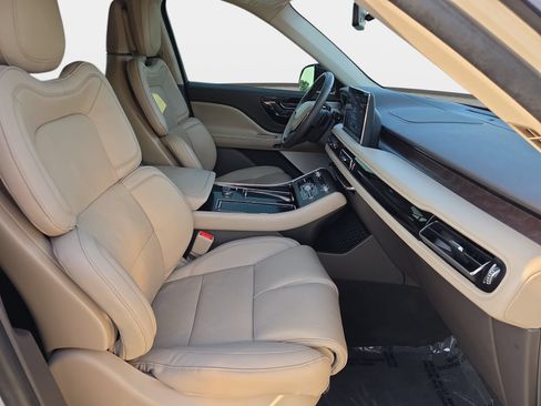 Used 2023 Lincoln Aviator Reserve w/ Equipment Group 201A AWD/4WD image 10
