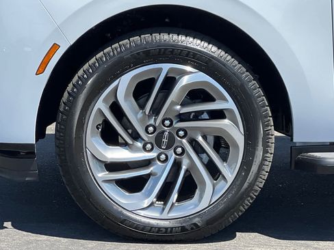 New 2026 Lincoln Navigator Premiere AWD/4WD image 28