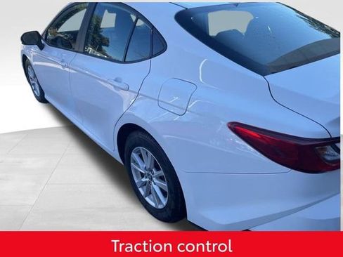 Used 2025 Toyota Camry LE image 3
