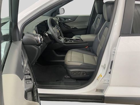 New 2026 Chevrolet Equinox LT w/ Convenience Package II image 15