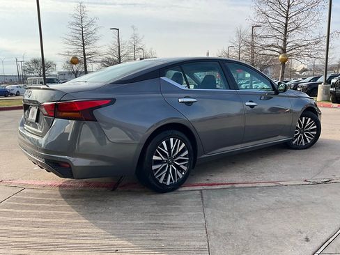 Used 2025 Nissan Altima 2.5 SV image 6