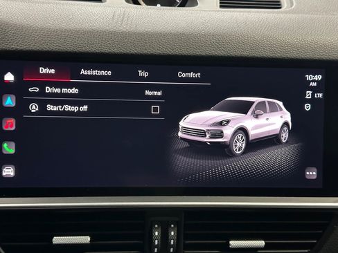 Used 2022 Porsche Cayenne w/ Premium Package image 40