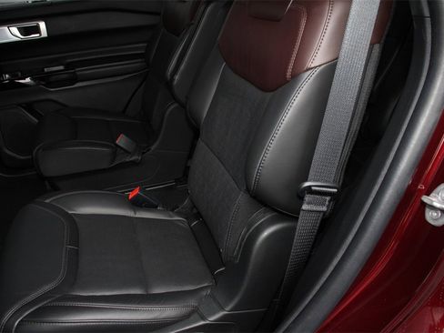 Certified 2022 Ford Explorer Platinum w/ Equipment Group 601A image 22