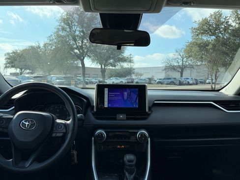 Used 2025 Toyota RAV4 LE image 33