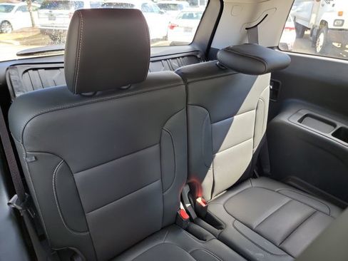 Used 2021 GMC Acadia SLT w/ Elevation Edition FWD image 16