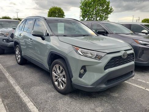 Used 2021 Toyota RAV4 XLE Premium FWD image 3
