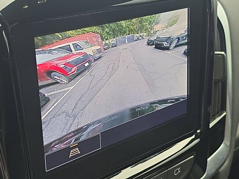 Used 2023 Chevrolet Traverse LT image 19