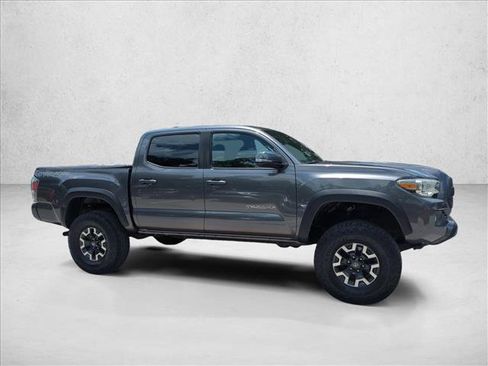 Used 2020 Toyota Tacoma TRD Off-Road w/ Technology Package AWD/4WD image 4
