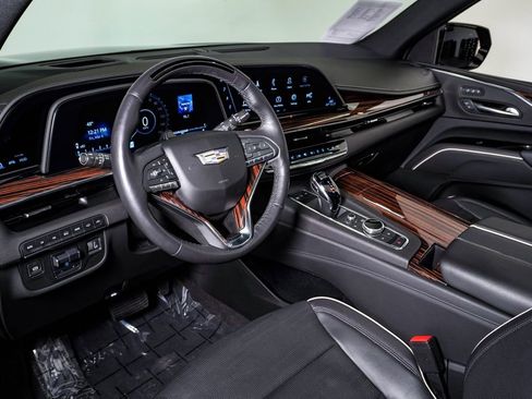 Used 2024 Cadillac Escalade Premium Luxury w/ Performance Package image 22